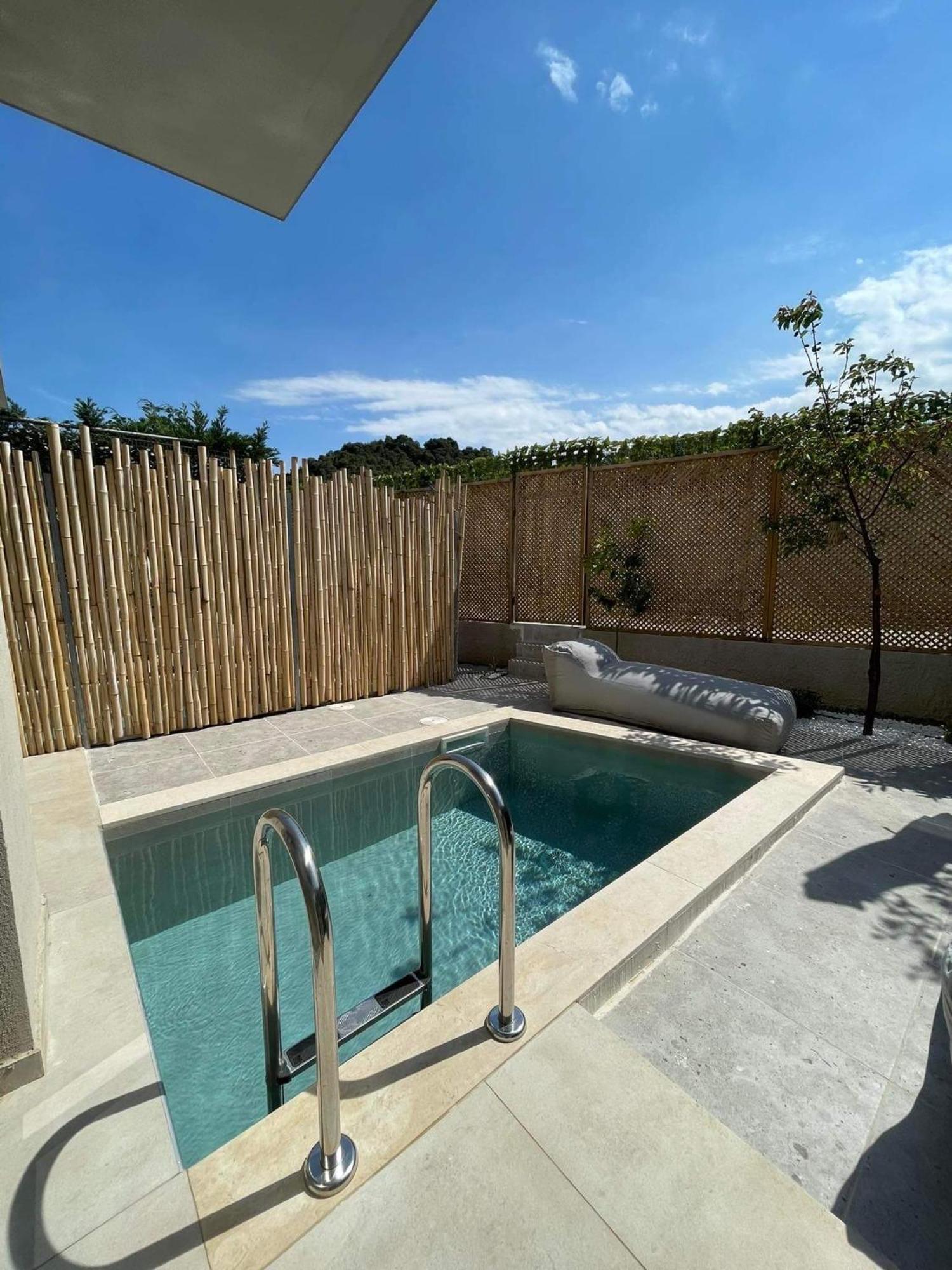 Theros Suites Dhiminio Exteriér fotografie